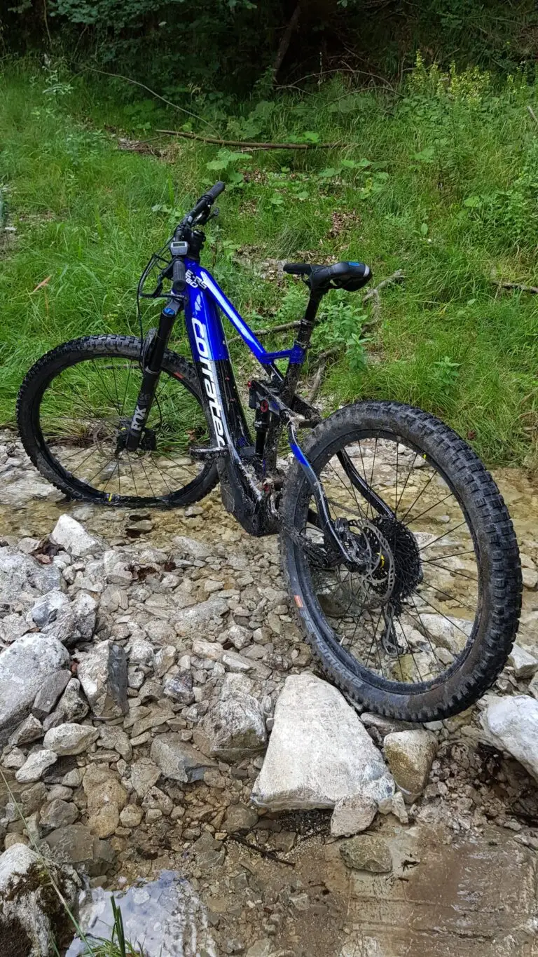 Corratec eMTB Fully im Wasser
